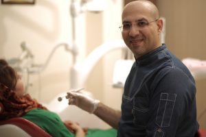 متخصص ارتودنسی در تهران | دکتر فرهاد صدرالدینی