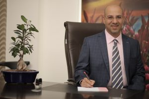 بهترین متخصص ارتودنسی در تهران | دکتر فرهاد صدرالدینی
